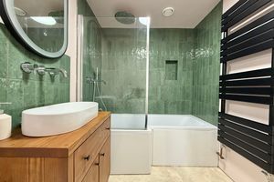 Bedroom 1 En-suite- click for photo gallery